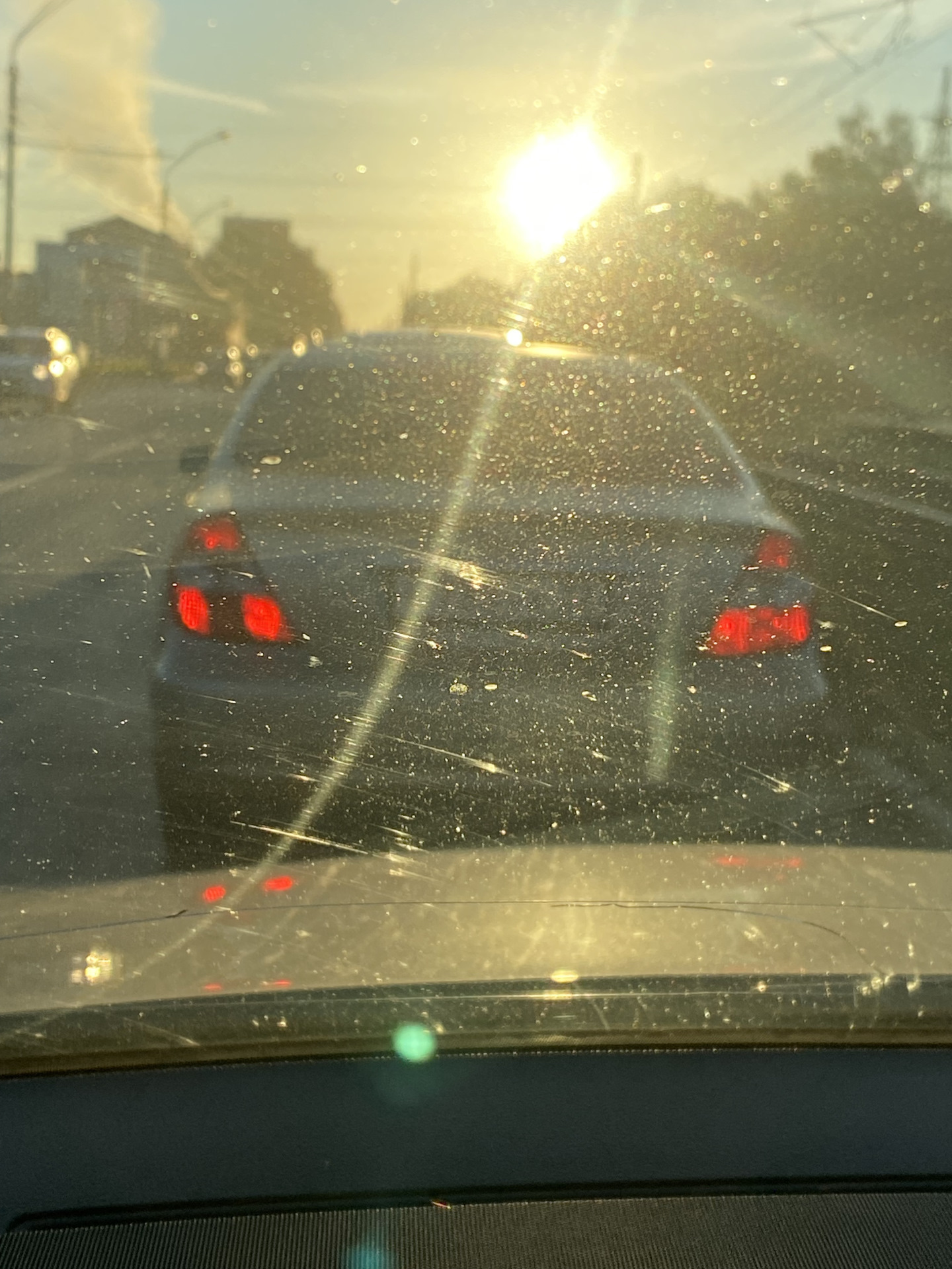 Всех приветствую!
Вот и первое исполнение намеченного плана по замене лобового стекла, стекло поставил новое фирмы NordGlass ибо всякое б/у орига не всегда хорошо и самый большой минус для себя принял то что у нас в Барнауле по наличию не было либо оставляло желать лучшего, вообщем новое есть новое + сделал полностью тонировку атермальной пленкой и полоску 30см. Рамка лобового в отличном состоянии без намеков на ржу это радует!
Что по стеклу; стекло не искажает и не бликует, доволен на все 💯 % и так сказать прозрел от увиденного через него, круто и эффект ВАУ был!

P/S;
Предлагалось два варианта Польша NordGlass за 10800 & Япония AGS за 22300 ну и замена 4500₽ первый вариант в наличии и второй с гарантией на 1 год от производите на одну замену от сколов и трещин.
Тонировка атермалкой + полоса 5% 30см 8000₽
А ну и то что Польша не совсем Польша а скорее всего БОР!


Рекомендую, молодцы все четко и без проволочек!