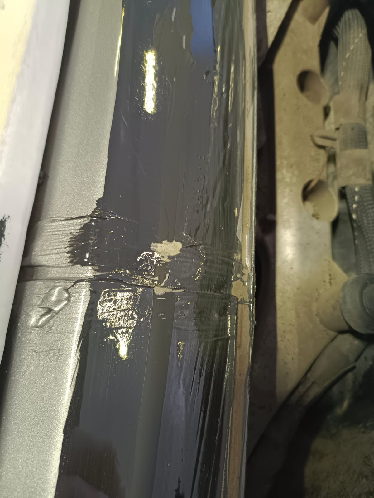 Всех приветствую!
Вот и первое исполнение намеченного плана по замене лобового стекла, стекло поставил новое фирмы NordGlass ибо всякое б/у орига не всегда хорошо и самый большой минус для себя принял то что у нас в Барнауле по наличию не было либо оставляло желать лучшего, вообщем новое есть новое + сделал полностью тонировку атермальной пленкой и полоску 30см. Рамка лобового в отличном состоянии без намеков на ржу это радует!
Что по стеклу; стекло не искажает и не бликует, доволен на все 💯 % и так сказать прозрел от увиденного через него, круто и эффект ВАУ был!

P/S;
Предлагалось два варианта Польша NordGlass за 10800 & Япония AGS за 22300 ну и замена 4500₽ первый вариант в наличии и второй с гарантией на 1 год от производите на одну замену от сколов и трещин.
Тонировка атермалкой + полоса 5% 30см 8000₽
А ну и то что Польша не совсем Польша а скорее всего БОР!


Рекомендую, молодцы все четко и без проволочек!